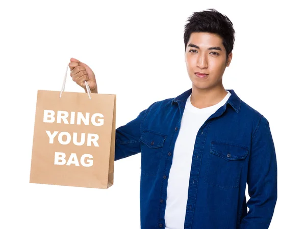 亚洲年轻人提着购物袋 — 图库照片