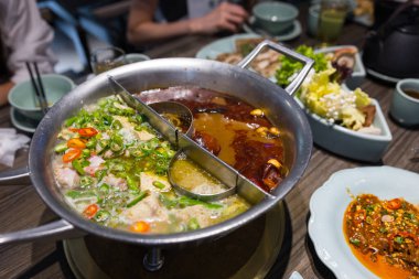 Geleneksel Tayvan baharatlı güveç yemeği deneyimi