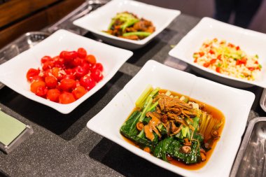 Tayvan küçük yemekleri domates turşulu mantar ıspanak büfesi