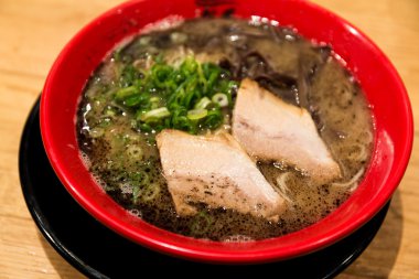 Siyah sarımsak yağı Japon ramen