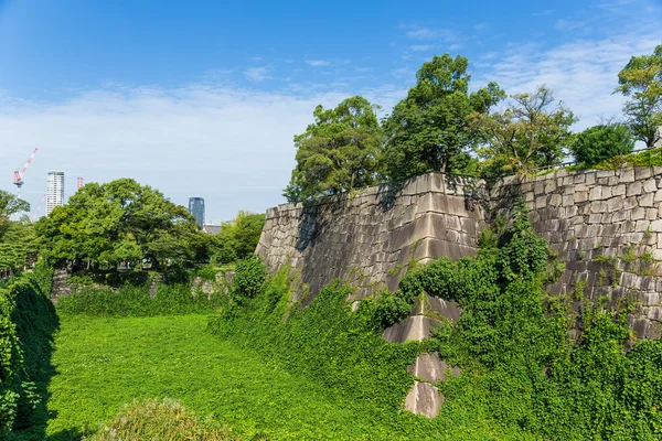 Plotové zdi hradu osaka v Japonsku — Stock fotografie