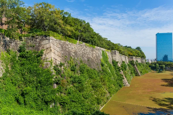 Cerca de la pared del castillo osaka — Foto de Stock