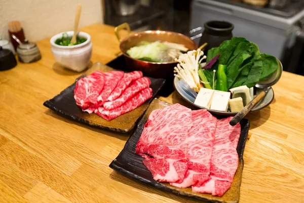 新鮮な牛肉は日本の鍋用スライス — ストック写真