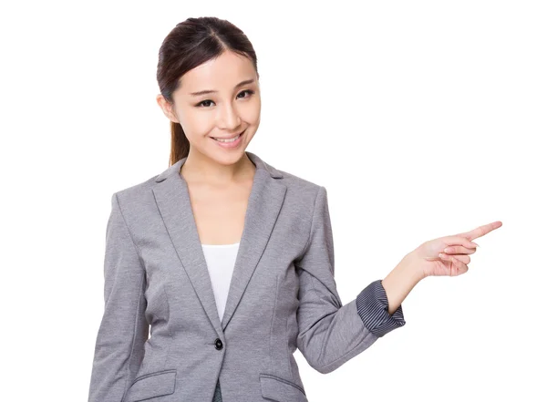 Joven mujer de negocios asiática en traje de negocios — Foto de Stock