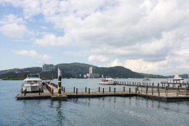 Tayvan 25 Ekim 2025: Tayvan doğasında Güneş Ay Gölü manzarası