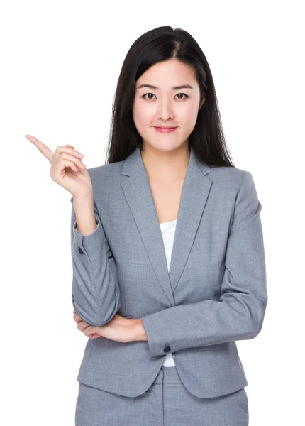 Junge asiatische Geschäftsfrau in Business-Anzug — Stockfoto