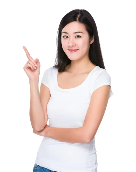 Mujer joven asiática en camiseta blanca — Foto de Stock