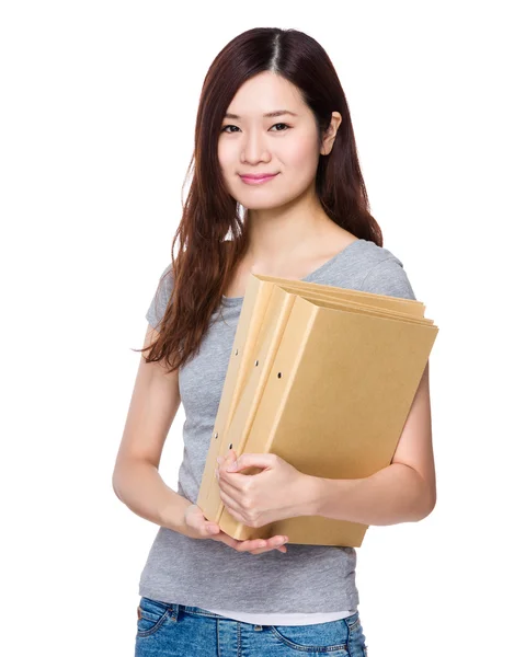 Asiatiska ung kvinna i grå t-shirt — Stockfoto