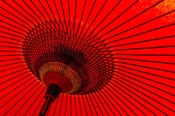 Traditioneller japanischer roter Regenschirm — Stockfoto