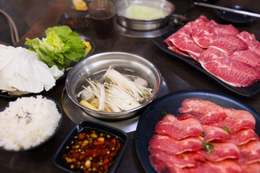 Restoranda Sıcak Ot Yemeği Keyif Veriyor