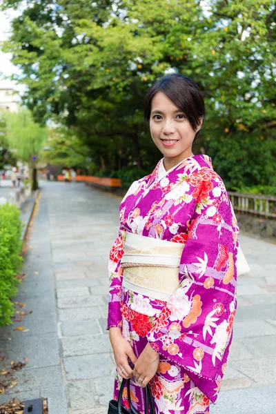 Японські жінки у традиційних костюмах — стокове фото