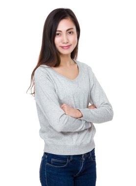 gri süveterli Asyalı genç kadın