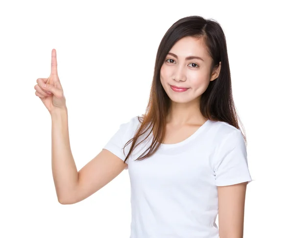 Mujer joven asiática en camiseta blanca — Foto de Stock