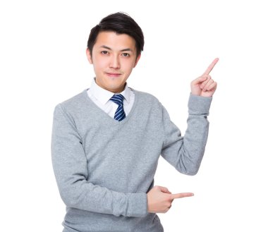 Genç Asyalı işadamı gri süveterli