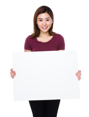 kırmızı t-shirt Asyalı genç kadın