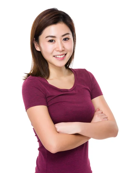 Asiatische junge Frau im roten T-Shirt — Stockfoto