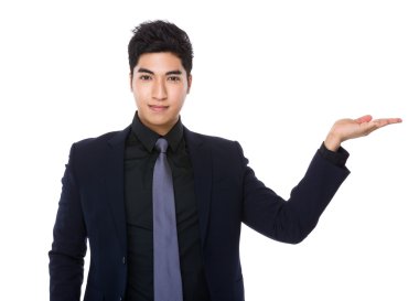 İş takım elbiseli genç Asyalı işadamı