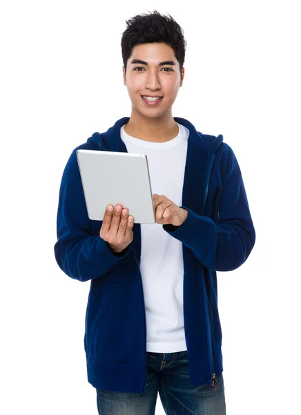 Asijské mladý muž v modrém svetru — Stock fotografie