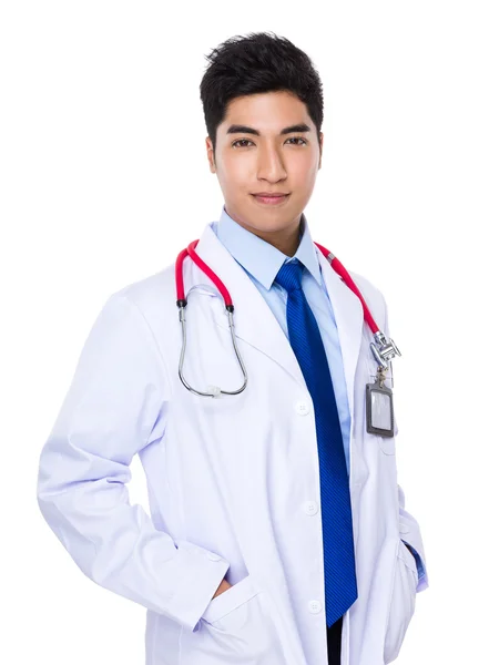 Asiatico maschio medico in bianco cappotto — Foto Stock