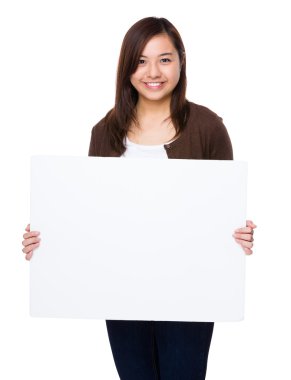 Beyaz tahta ile Asyalı kadın