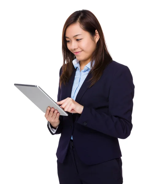 Young asian businesswoman in business suit — Stock Photo, Image