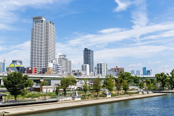 Vista da paisagem urbana de Osaka no Japão — Fotografia de Stock