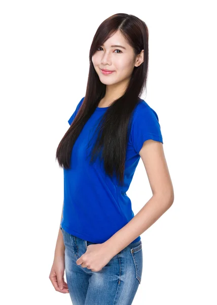 Kék póló-ázsiai fiatal nő — Stock Fotó