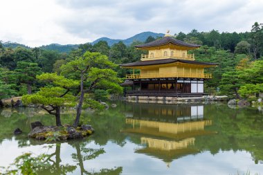 kinkakuji Tapınağı'nda altın köşk 