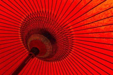 Geleneksel Japon kırmızı şemsiye 