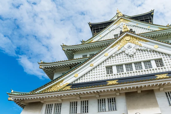 Osaka hrad s modrou oblohou — Stock fotografie