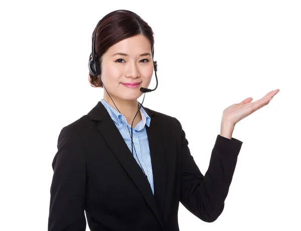 Representante de atendimento ao cliente com fone de ouvido — Fotografia de Stock