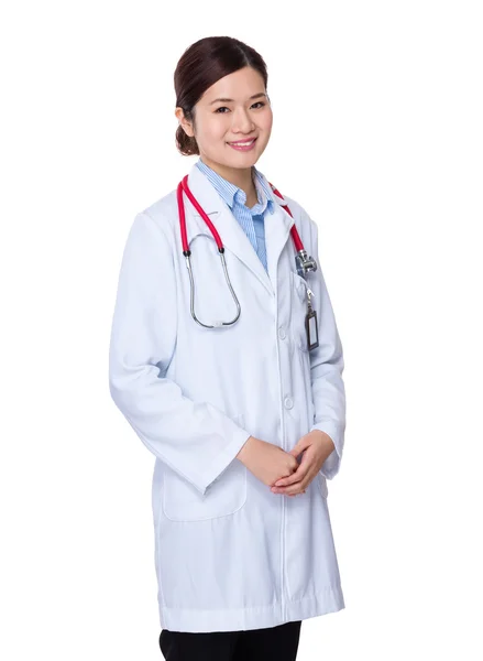 Aziatische vrouw arts in witte jas — Stockfoto