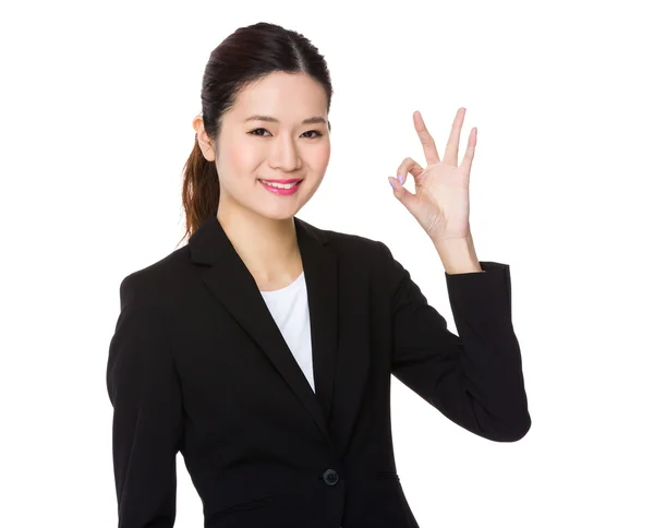 Young asian businesswoman in business suit — Stock Photo, Image