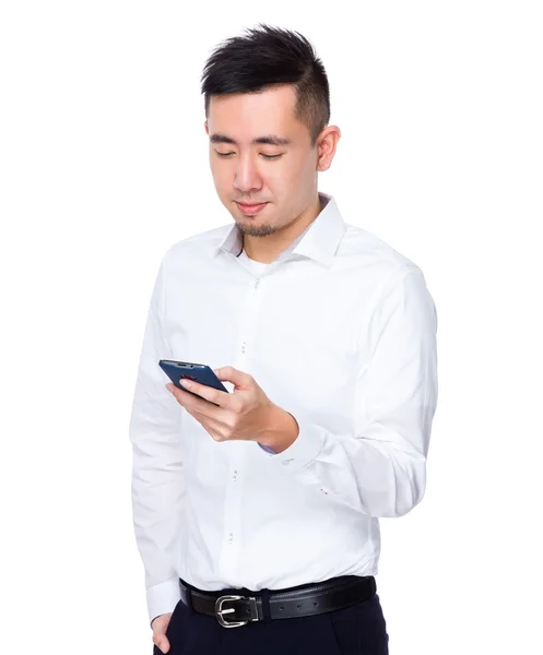 Jeune homme d'affaires asiatique en chemise blanche — Photo