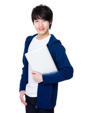 Mavi kazaklı Asya genç adam