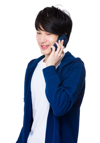 Азиатский юноша в голубом свитере — стоковое фото