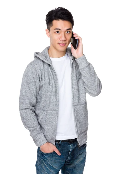 Aziatische jonge man in grijze trui — Stockfoto