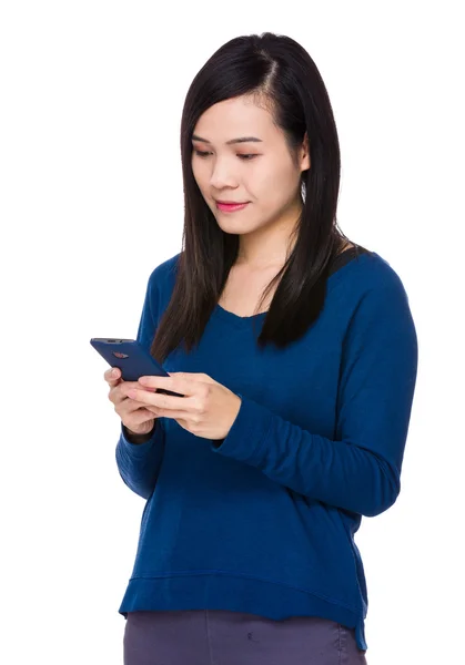 Asijská dívka v modrém svetru — Stock fotografie