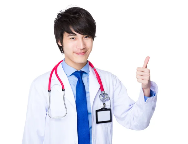 Ásia masculino médico no branco casaco — Fotografia de Stock