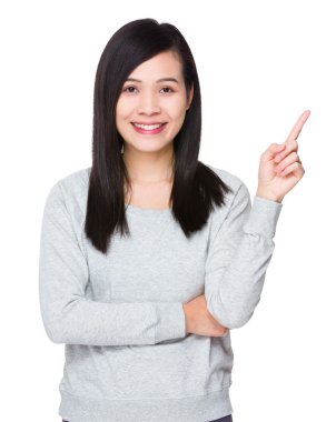 gri süveterli Asyalı genç kadın