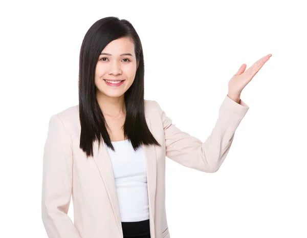 Young asian businesswoman in business suit — Stock Photo, Image