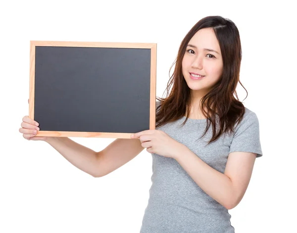 Mujer joven asiática en camiseta gris — Foto de Stock