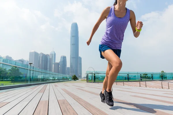 Asijské mladá žena běží — Stock fotografie