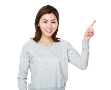 gri süveterli Asyalı genç kadın