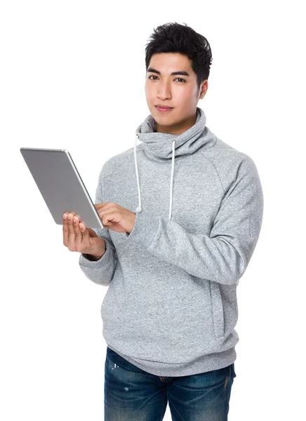 Młody człowiek azjatyckich w szary sweter — Zdjęcie stockowe