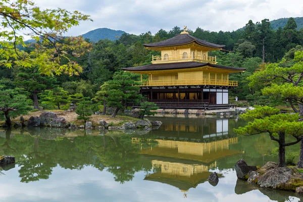 Het gouden paviljoen in Kyoto — Stockfoto