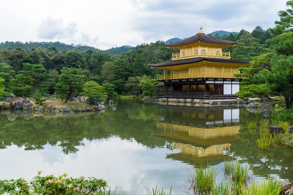 Het gouden paviljoen in Kyoto — Stockfoto