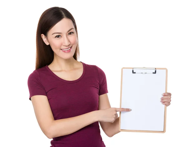 Asiática joven mujer en rojo camiseta — Foto de Stock