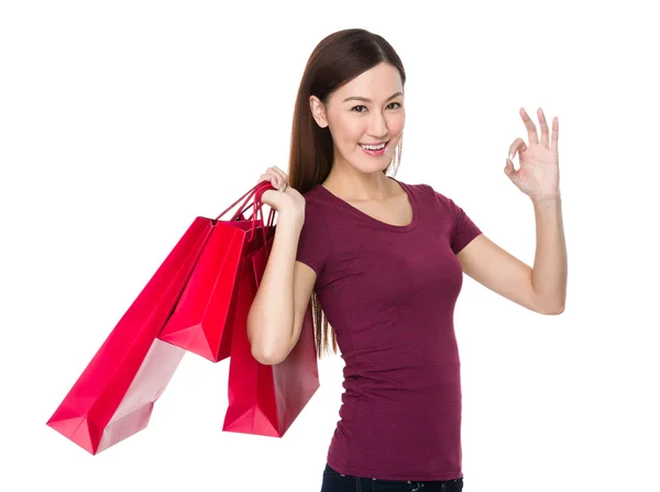 Asiático jovem mulher em vermelho t-shirt — Fotografia de Stock