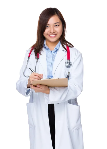 Asijská žena lékař v bílý kabát — Stock fotografie